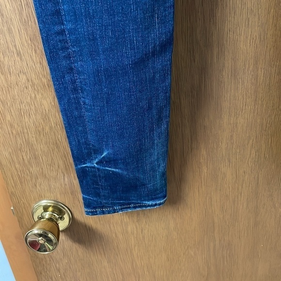 Express size 6 dark wash destress mid-rise jegging
jeans - Picture 2 of 14